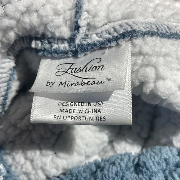 “comfy” -blanket hoodie - Picture 3 of 4